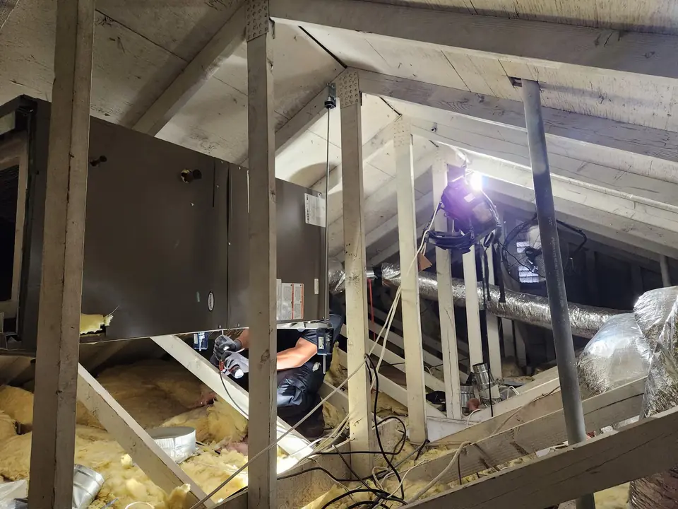 A tight attic with a unit set between the rafters